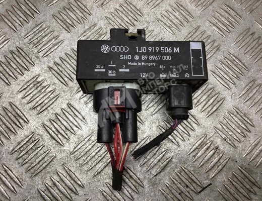 Реле вентилятора Volkswagen Golf V (1K) 2004-2009  Volkswagen Golf Golf V (1K) 2004-2009