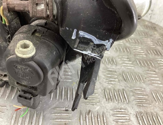 Фара правая Peugeot 206 (2A/2E) 1998-2003  Peugeot 206 206 (2A/2E) 1998-2003