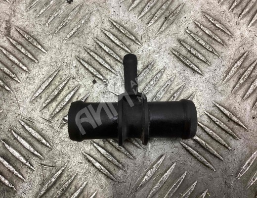 Фланец (тройник) системы охлаждения Volkswagen Touareg I (7L) 2002-2006  Volkswagen Touareg Touareg I (7L) 2002-2006