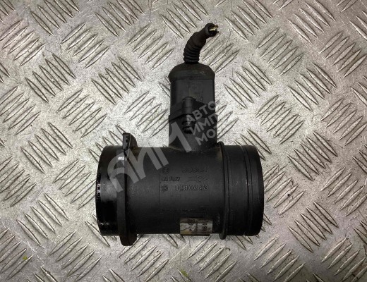 Расходомер воздуха Volkswagen Passat B5+ (3B) 2000-2005 рестайлинг  Volkswagen Passat Passat B5+ (3B) 2000-2005 рестайлинг