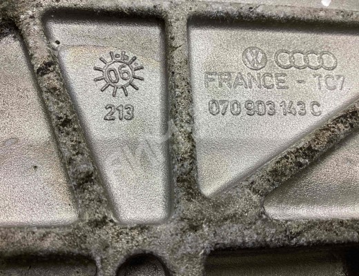 Кронштейн генератора Volkswagen Touareg I (7L) 2002-2006  Volkswagen Touareg Touareg I (7L) 2002-2006