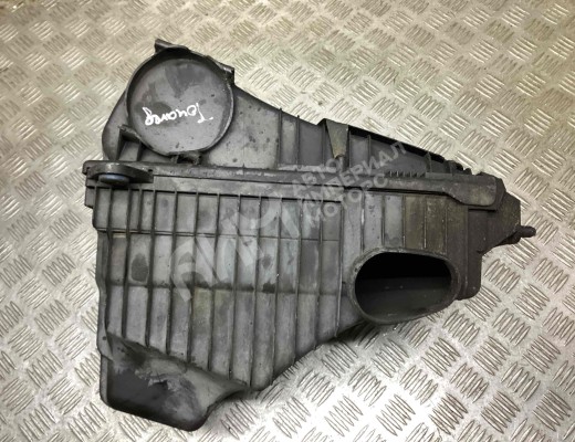 Корпус воздушного фильтра Volkswagen Touareg I (7L) 2002-2006  Volkswagen Touareg Touareg I (7L) 2002-2006