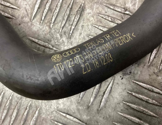 Патрубок (трубопровод, шланг) Volkswagen Touran I (1T) 2003-2006  Volkswagen Touran Touran I (1T) 2003-2006
