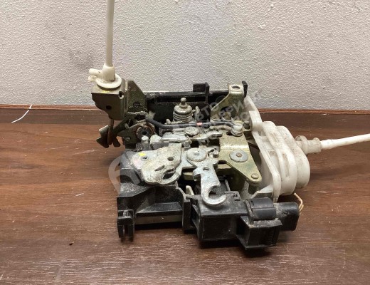 Замок двери передней левой Audi A4 B5 (8D) 1994-1999  Audi A4 A4 B5 (8D) 1994-1999