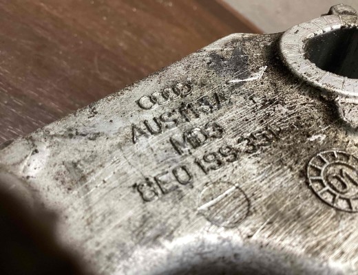 Кронштейн двигателя Audi A4 B6 (8EC, 8E5) 2000-2004  Audi A4 A4 B6 (8EC, 8E5) 2000-2004