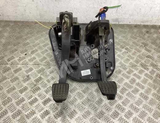Узел педальный (блок педалей) Iveco Daily IV 2006-2011  Iveco Daily Daily IV 2006-2011