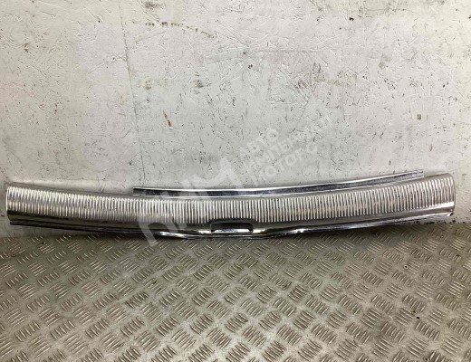 Накладка внутренняя на заднюю панель кузова Volkswagen Passat B5+ (3B) 2000-2005 рестайлинг  Volkswagen Passat Passat B5+ (3B) 2000-2005 рестайлинг