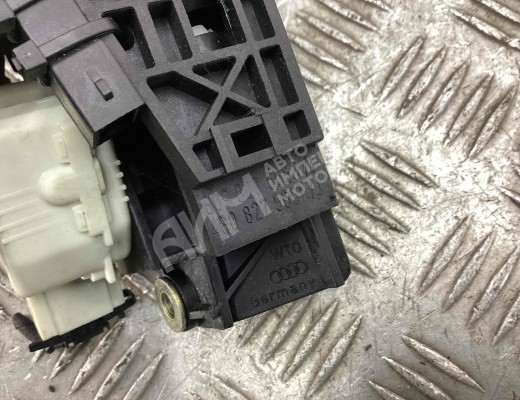 Ручка крышки багажника Audi A6 C5 (4B) 1997-2001  Audi A6 A6 C5 (4B) 1997-2001
