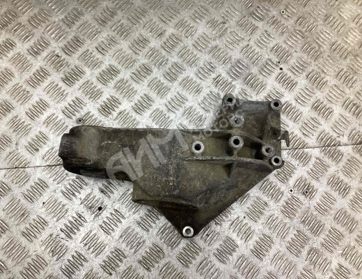 Кронштейн полуоси Mercedes Vito I (W638) 1996-2003  Mercedes Vito Vito I (W638) 1996-2003