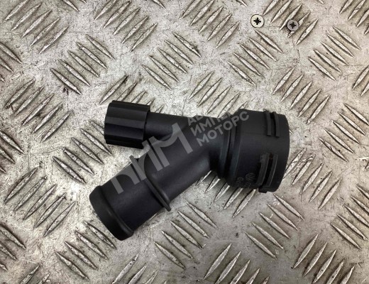 Фланец (тройник) системы охлаждения Seat Ibiza III (6L) 2002-2008  Seat Ibiza Ibiza III (6L) 2002-2008