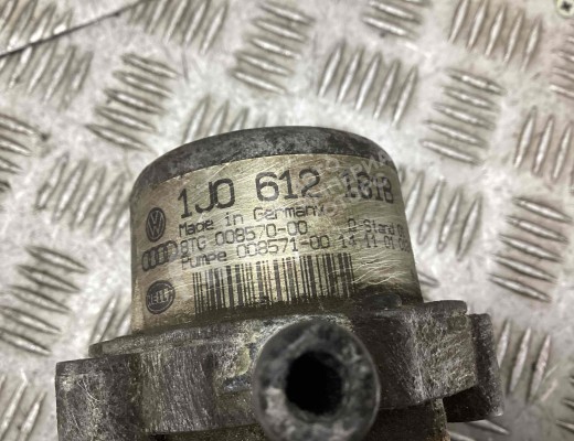 Насос вакуумный Volkswagen Golf IV (1J) 1997-2004  Volkswagen Golf Golf IV (1J) 1997-2004