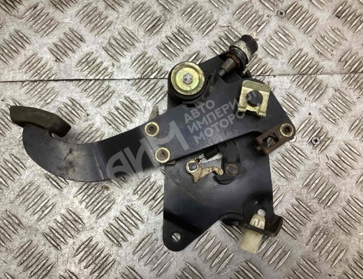 Педаль стояночного тормоза Mercedes E (W124) 1985-1996  Mercedes E E (W124) 1985-1996