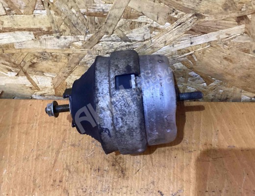 Подушка крепления двигателя Volkswagen Passat B5 (3B) 1996-2000  Volkswagen Passat Passat B5 (3B) 1996-2000