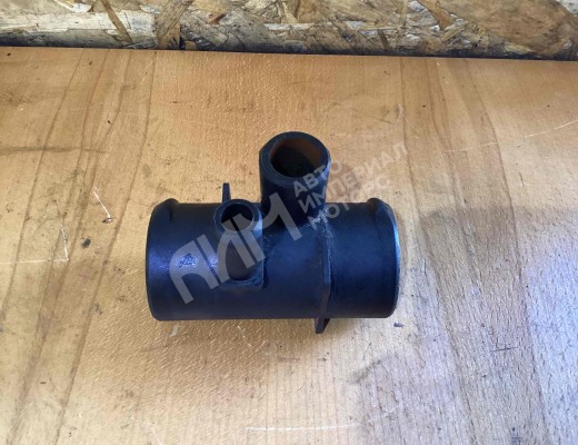 Фланец (тройник) системы охлаждения Mercedes Vario (W670) 1996-2013  Mercedes Vario Vario (W670) 1996-2013