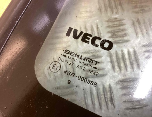 Форточка передняя левая Iveco EuroTech 1992-2002  Iveco EuroTech EuroTech 1992-2002