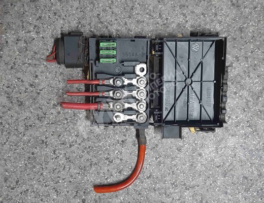 Блок предохранителей Volkswagen Golf IV (1J) 1997-2004  Volkswagen Golf Golf IV (1J) 1997-2004