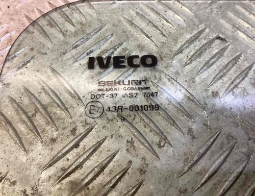 Стекло двери передней правой Iveco EuroTech 1992-2002  Iveco EuroTech EuroTech 1992-2002