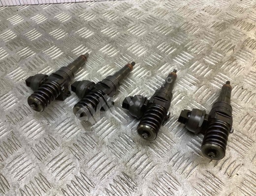 Форсунка Volkswagen Golf V (1K) 2004-2009  Volkswagen Golf Golf V (1K) 2004-2009