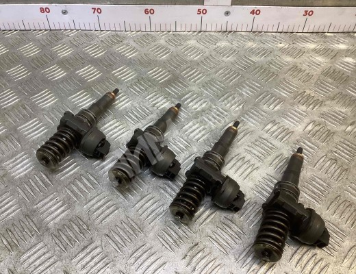 Форсунка Volkswagen Golf V (1K) 2004-2009  Volkswagen Golf Golf V (1K) 2004-2009