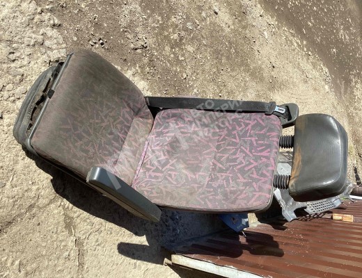 Сиденье переднее правое Iveco EuroTech 1992-2002  Iveco EuroTech EuroTech 1992-2002