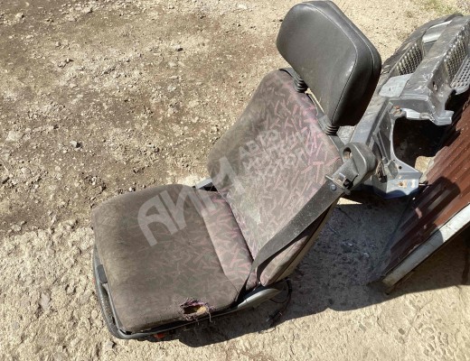 Сиденье переднее левое Iveco EuroTech 1992-2002  Iveco EuroTech EuroTech 1992-2002