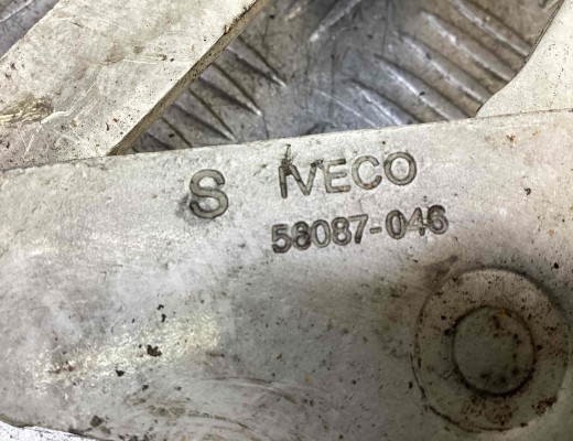 Петля капота левая Iveco Daily IV 2006-2011  Iveco Daily Daily IV 2006-2011