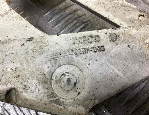 Петля капота правая Iveco Daily IV 2006-2011  Iveco Daily Daily IV 2006-2011