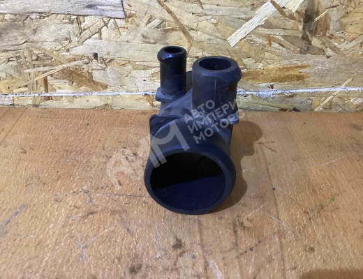 Фланец (тройник) системы охлаждения Mercedes Vario (W670) 1996-2013  Mercedes Vario Vario (W670) 1996-2013