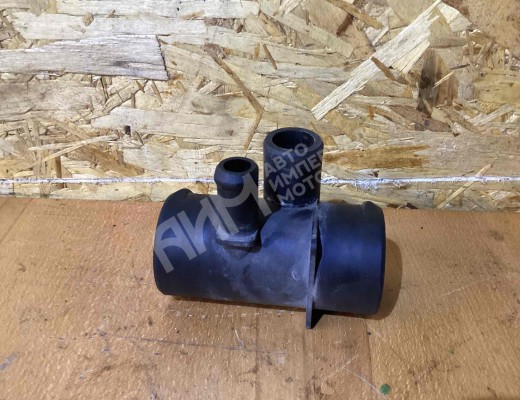 Фланец (тройник) системы охлаждения Mercedes Vario (W670) 1996-2013  Mercedes Vario Vario (W670) 1996-2013