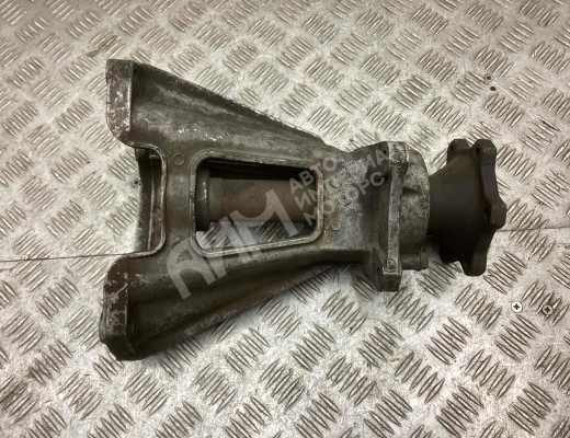 Кронштейн полуоси Volkswagen Sharan I (7M) 2000-2003 рестайлинг  Volkswagen Sharan Sharan I (7M) 2000-2003 рестайлинг