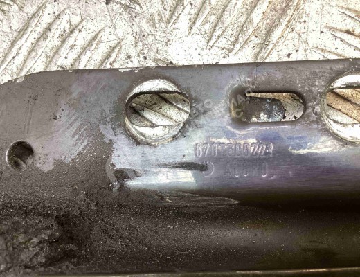 Петля капота левая Mercedes Vario (W670) 1996-2013  Mercedes Vario Vario (W670) 1996-2013
