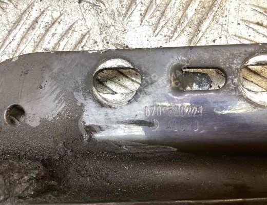 Петля капота левая Mercedes Vario (W670) 1996-2013  Mercedes Vario Vario (W670) 1996-2013