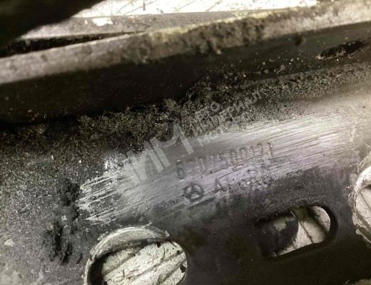 Петля капота правая Mercedes Vario (W670) 1996-2013  Mercedes Vario Vario (W670) 1996-2013