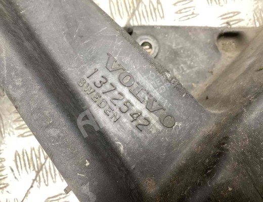Передняя панель крепления облицовки (телевизор) Volvo 850 1992-1997  Volvo 850 850 1992-1997