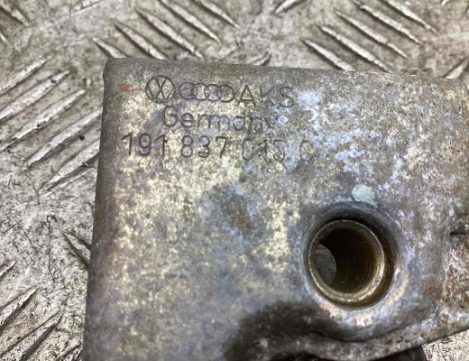 Замок двери передней левой Volkswagen Golf II 1983-1992  Volkswagen Golf Golf II 1983-1992