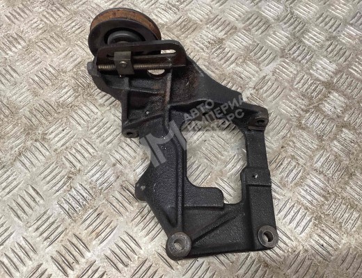 Кронштейн компрессора кондиционера Mitsubishi Pajero III 1999-2006  Mitsubishi Pajero Pajero III 1999-2006