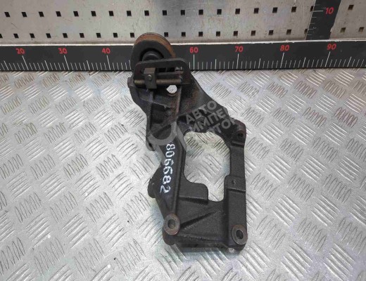 Кронштейн компрессора кондиционера Mitsubishi Pajero III 1999-2006  Mitsubishi Pajero Pajero III 1999-2006