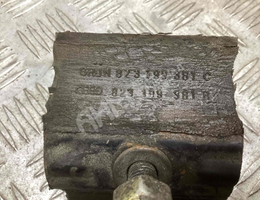 Подушка крепления двигателя Audi 80 B3 (89) 1986-1991  Audi 80 80 B3 (89) 1986-1991