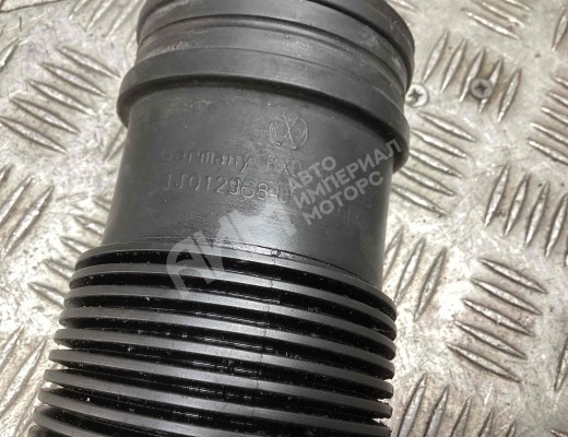Патрубок воздушного фильтра Volkswagen Golf IV (1J) 1997-2004  Volkswagen Golf Golf IV (1J) 1997-2004