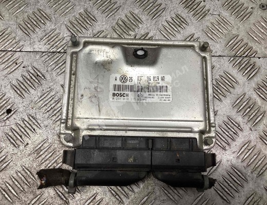 Блок управления двигателем Volkswagen Golf IV (1J) 1997-2004  Volkswagen Golf Golf IV (1J) 1997-2004