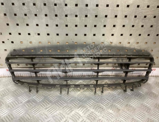 Заглушка (решетка) в бампер Opel Astra H 2004-2007  Opel Astra Astra H 2004-2007
