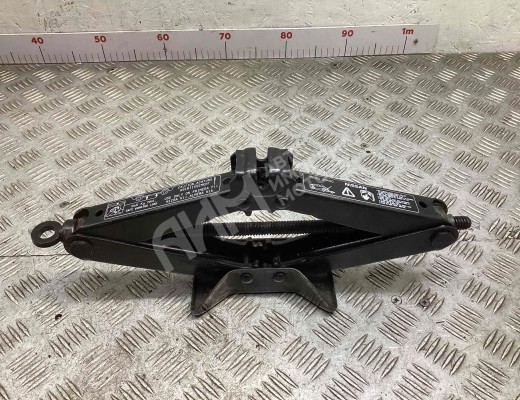 Домкрат Nissan Micra II (K11) 1992-2002  Nissan Micra Micra II (K11) 1992-2002