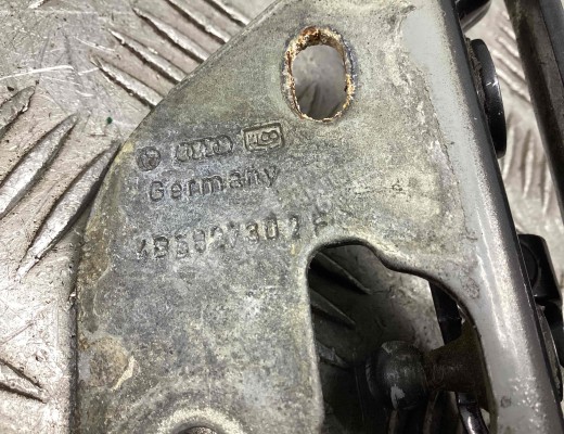 Петля крышки багажника Audi A6 C5 (4B) 2001-2004 рестайлинг  Audi A6 A6 C5 (4B) 2001-2004 рестайлинг