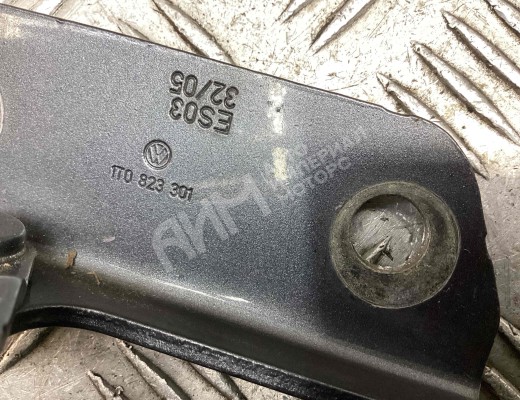 Петля капота Volkswagen Touran I (1T) 2003-2006  Volkswagen Touran Touran I (1T) 2003-2006
