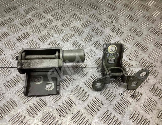 Петля двери передней правой  Renault Clio III 2005-2013