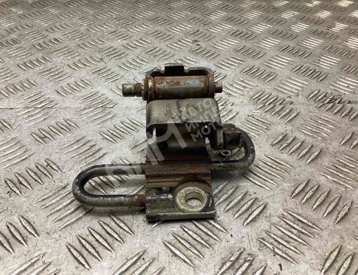 Петля двери передней левой Volkswagen Passat B5 (3B) 1996-2000  Volkswagen Passat Passat B5 (3B) 1996-2000