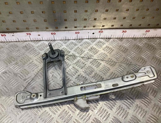 Стеклоподъемник задний правый Ford Focus I 2001-2005 рестайлинг  Ford Focus Focus I 2001-2005 рестайлинг
