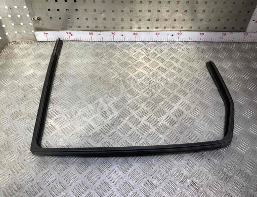 Уплотнитель Ford Focus I 2001-2005 рестайлинг  Ford Focus Focus I 2001-2005 рестайлинг