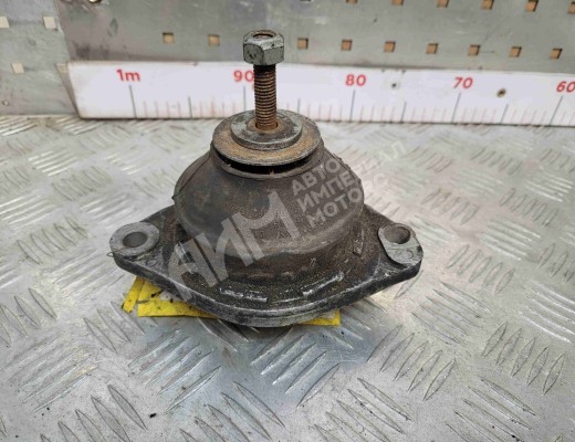 Подушка крепления двигателя Audi 80 B4 (8C) 1991-1995  Audi 80 80 B4 (8C) 1991-1995