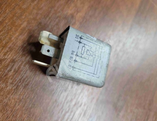 Реле бензонасоса Audi A6 C5 (4B) 1997-2001  Audi A6 A6 C5 (4B) 1997-2001